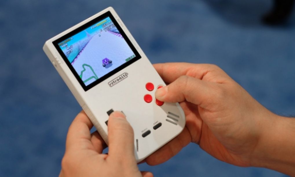 Super Retro Boy เครื่องเกมสำหรับแฟน Game Boy ประกาศโดนระงับชั่วคราว !!